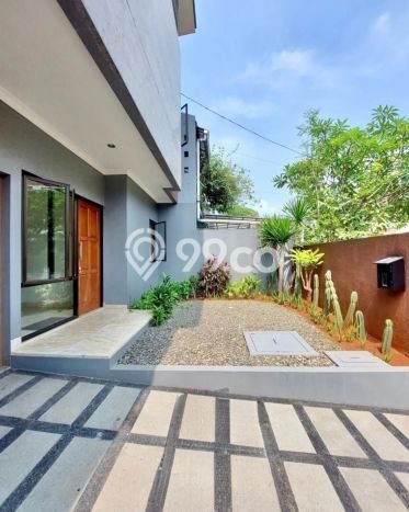 For Sale! Luxury House LT 140m2 Desain Modern di Pondok Indah For Sale! Luxury House LT 140m2 Desain Modern di Pondok Indah