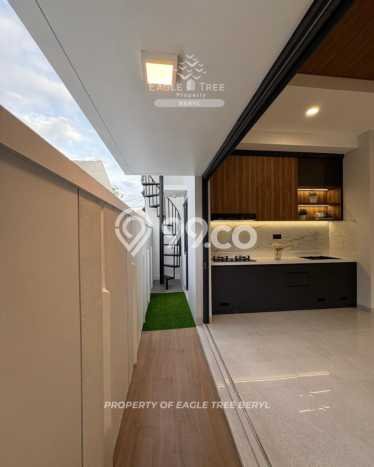 Siap Huni Hunian Elit 5 Kamar di BSD Dekat ke Mana Saja Siap Huni Hunian Elit 5 Kamar di BSD Dekat ke Mana Saja