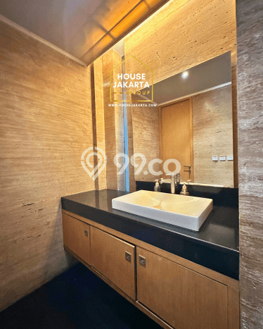 AREA KOMERSIAL! Gudang Kawasan Kebayoran Baru, Luas 409m2m², Akses Raya AREA KOMERSIAL! Gudang Kawasan Kebayoran Baru, Luas 409m2m², Akses Raya