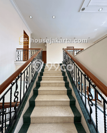 Hunian Bagus Disewakan di Pondok Indah, Jakarta Selatan LT 430m2, LB 998m2 Hunian Bagus Disewakan di Pondok Indah, Jakarta Selatan LT 430m2, LB 998m2