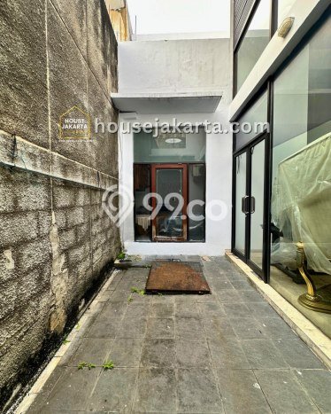 Dijual Rumah Premium dengan Fasilitas Sekitar Lengkap di Cilandak, Jakarta Selatan Dijual Rumah Premium dengan Fasilitas Sekitar Lengkap di Cilandak, Jakarta Selatan