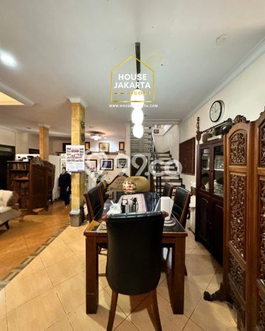 Siap Huni Rumah Mewah 5 Kamar di Kebayoran Baru Dekat ke Mana Saja Siap Huni Rumah Mewah 5 Kamar di Kebayoran Baru Dekat ke Mana Saja
