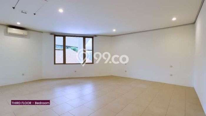 Disewakan Rumah Nyaman LT 400m2 / LB 800m2 di Senopati, Jakarta Selatan Disewakan Rumah Nyaman LT 400m2 / LB 800m2 di Senopati, Jakarta Selatan
