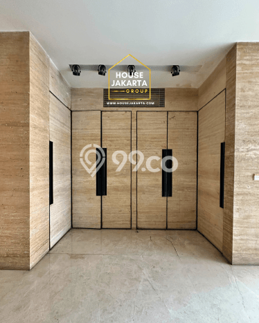 AREA KOMERSIAL! Gudang Kawasan Kebayoran Baru, Luas 409m2m², Akses Raya AREA KOMERSIAL! Gudang Kawasan Kebayoran Baru, Luas 409m2m², Akses Raya
