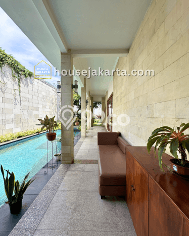 Dijual Rumah Luas Elegan Dengan View Cantik di Kemang, Jakarta Selatan Dijual Rumah Luas Elegan Dengan View Cantik di Kemang, Jakarta Selatan