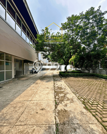 Hunian Eksklusif Siap Huni LT 1065m2 di Kebayoran Baru, Jakarta Selatan Hunian Eksklusif Siap Huni LT 1065m2 di Kebayoran Baru, Jakarta Selatan