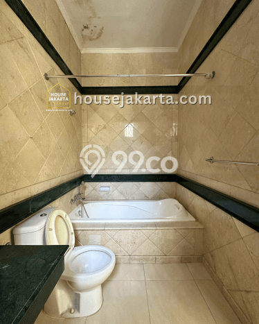 Hunian Bagus Disewakan di Pondok Indah, Jakarta Selatan LT 430m2, LB 998m2 Hunian Bagus Disewakan di Pondok Indah, Jakarta Selatan LT 430m2, LB 998m2