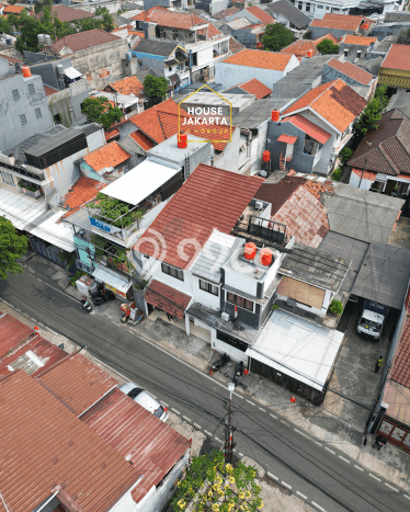 Rumah Luas Asri 3 KT Siap Pakai di Kalibata Jakarta Selatan Rumah Luas Asri 3 KT Siap Pakai di Kalibata Jakarta Selatan