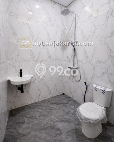 Ready to Use! Premium House LT 307m2 Desain Elegan di Radio Dalam Ready to Use! Premium House LT 307m2 Desain Elegan di Radio Dalam