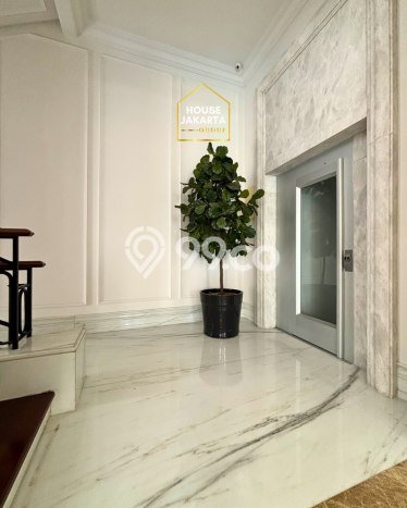 Ready to Use! Premium House LT 540m2 Desain Elegan di Kuningan Ready to Use! Premium House LT 540m2 Desain Elegan di Kuningan