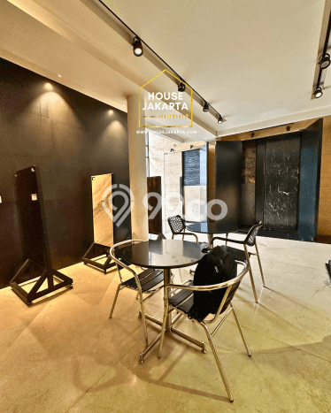 AREA KOMERSIAL! Gudang Kawasan Kebayoran Baru, Luas 409m2m², Akses Raya AREA KOMERSIAL! Gudang Kawasan Kebayoran Baru, Luas 409m2m², Akses Raya