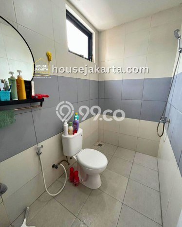 Dijual Hunian Rumah Terawat 3 KT di Bintaro, Tangerang Selatan Dijual Hunian Rumah Terawat 3 KT di Bintaro, Tangerang Selatan