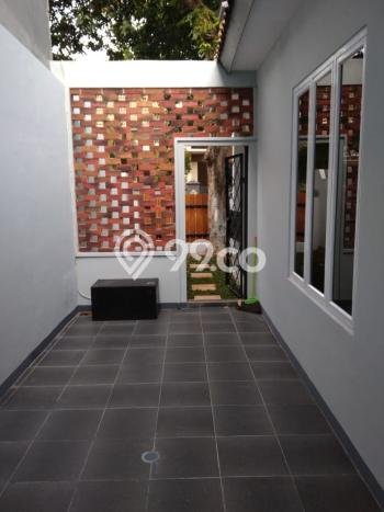 Lokasi strategis! Rumah siap pakai dikontrakkan di Kebayoran Baru LB 200m2 Lokasi strategis! Rumah siap pakai dikontrakkan di Kebayoran Baru LB 200m2