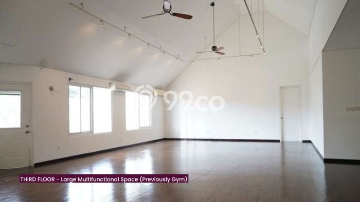 Disewakan Rumah Nyaman LT 400m2 / LB 800m2 di Senopati, Jakarta Selatan Disewakan Rumah Nyaman LT 400m2 / LB 800m2 di Senopati, Jakarta Selatan
