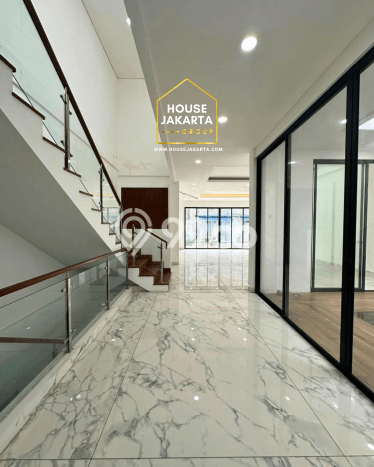 Hunian Mewah Siap Huni LT 151m2 di Cilandak, Jakarta Selatan Hunian Mewah Siap Huni LT 151m2 di Cilandak, Jakarta Selatan