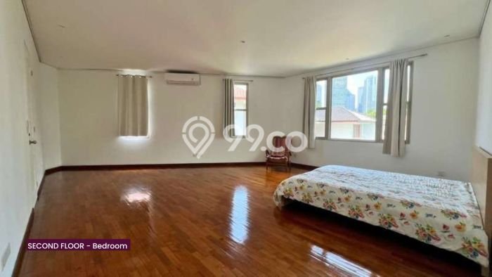 Disewakan Rumah Nyaman LT 400m2 / LB 800m2 di Senopati, Jakarta Selatan Disewakan Rumah Nyaman LT 400m2 / LB 800m2 di Senopati, Jakarta Selatan