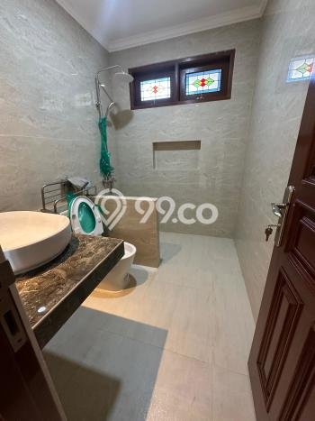 Sewa Rumah Murah di Bintaro Tangerang Selatan dengan 5 KT Sewa Rumah Murah di Bintaro Tangerang Selatan dengan 5 KT
