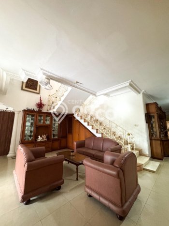 Ready to Use! Luxury House LT 657m2 Desain Elegan di Kayu Putih Ready to Use! Luxury House LT 657m2 Desain Elegan di Kayu Putih