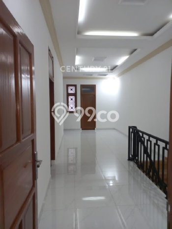 Hunian Elit LB 270m2 Siap Pakai Desain Elegan di Pondok Kelapa, Jakarta Timur Hunian Elit LB 270m2 Siap Pakai Desain Elegan di Pondok Kelapa, Jakarta Timur