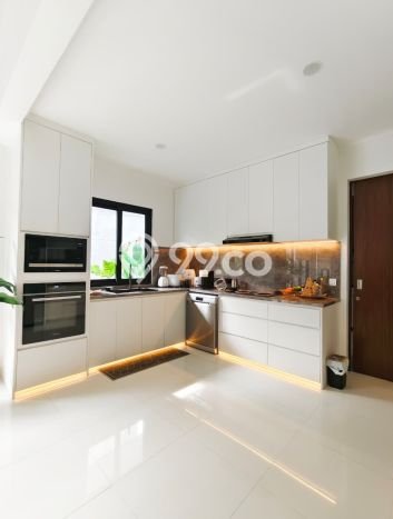 Rumah Mewah LB 350m2 Siap Huni Desain Elegan di Bintaro, Tangerang Selatan Rumah Mewah LB 350m2 Siap Huni Desain Elegan di Bintaro, Tangerang Selatan