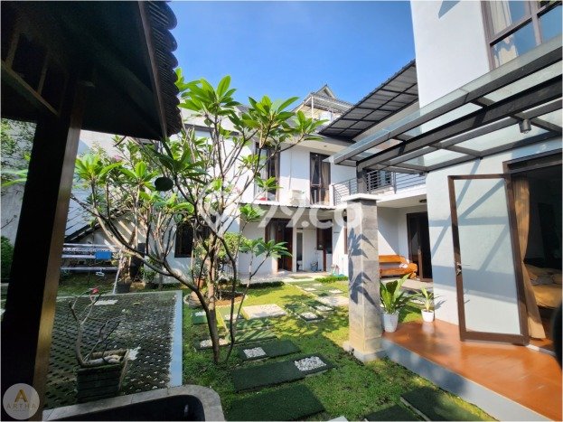 Rumah Mewah LB 400m2 Siap Pakai Desain Elegan di BKR, Bandung Rumah Mewah LB 400m2 Siap Pakai Desain Elegan di BKR, Bandung