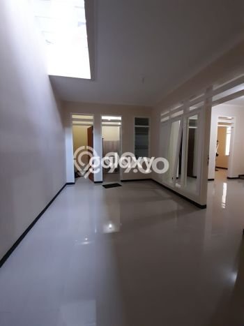 Dijual Rumah 5 Kamar Lokasi Ideal Bagus dan Strategis di Rungkut Dijual Rumah 5 Kamar Lokasi Ideal Bagus dan Strategis di Rungkut