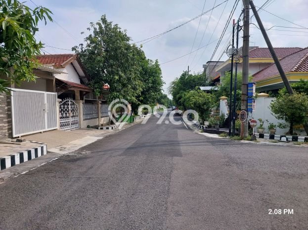 Siap Huni Rumah Mewah 5 Kamar di Rungkut Dekat ke Mana Pun Siap Huni Rumah Mewah 5 Kamar di Rungkut Dekat ke Mana Pun