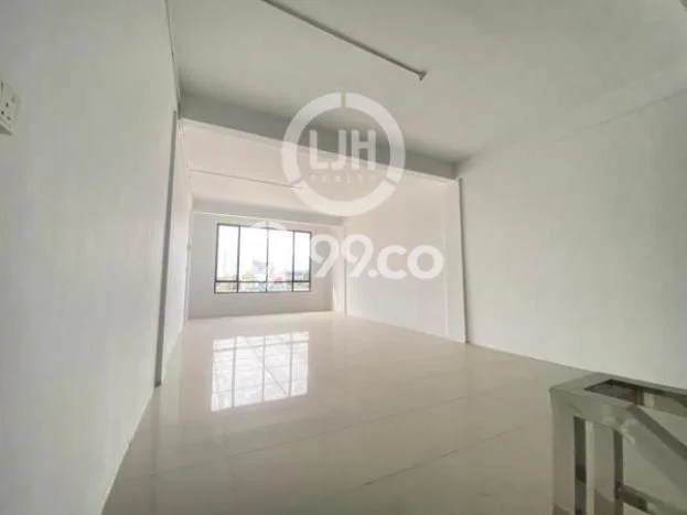 Disewakan Ruko di Kawasan Ramai Batam Centre Luas 240m2 Disewakan Ruko di Kawasan Ramai Batam Centre Luas 240m2