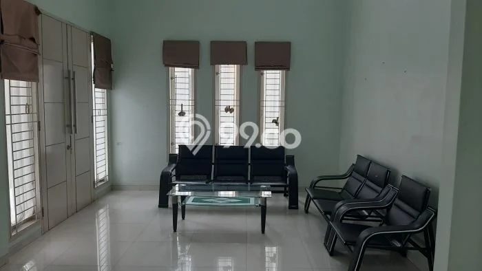 Lokasi terbaik! Rumah siap huni dikontrakkan di Sail LB 200m2 Lokasi terbaik! Rumah siap huni dikontrakkan di Sail LB 200m2