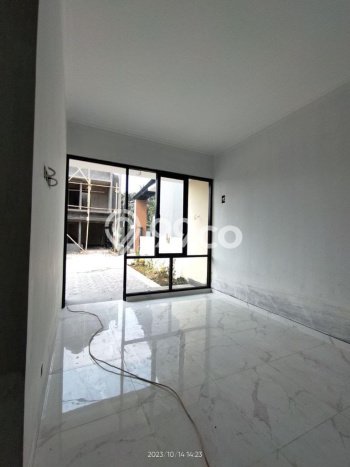 Rumah Strategis Minimalis Lb 75m2 di Mampang Prapatan, Jakarta Selatan Rumah Strategis Minimalis Lb 75m2 di Mampang Prapatan, Jakarta Selatan
