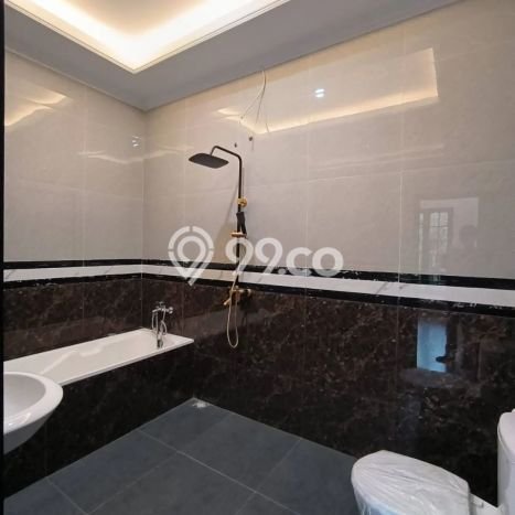 Ready to Use! Luxury House LT 101m2 Desain Modern di Pejaten Ready to Use! Luxury House LT 101m2 Desain Modern di Pejaten