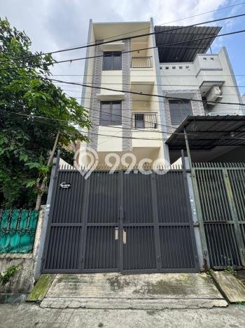 Disewakan! Rumah 4 Kamar Tidur &
3 Kamar Mandi di Jelambar, Jakarta Barat Disewakan! Rumah 4 Kamar Tidur &
3 Kamar Mandi di Jelambar, Jakarta Barat