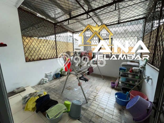 Disewakan! Rumah 3 Kamar Tidur &
3 Kamar Mandi di Jelambar, Jakarta Barat Disewakan! Rumah 3 Kamar Tidur &
3 Kamar Mandi di Jelambar, Jakarta Barat