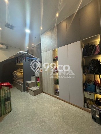 Dijual Rumah Luas Elegan Dengan View Eksklusif di Jelambar, Jakarta Barat Dijual Rumah Luas Elegan Dengan View Eksklusif di Jelambar, Jakarta Barat