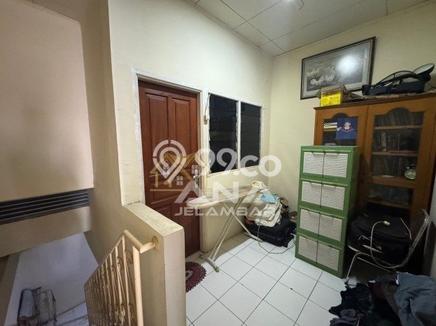 Disewakan! Rumah 3 Kamar Tidur &
3 Kamar Mandi di Jelambar, Jakarta Barat Disewakan! Rumah 3 Kamar Tidur &
3 Kamar Mandi di Jelambar, Jakarta Barat