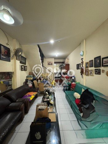 Disewakan! Rumah 3 Kamar Tidur &
3 Kamar Mandi di Jelambar, Jakarta Barat Disewakan! Rumah 3 Kamar Tidur &
3 Kamar Mandi di Jelambar, Jakarta Barat