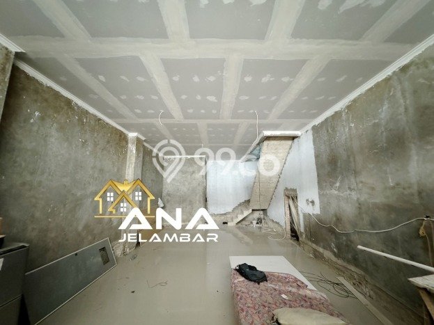 Hunian Mewah LB 252m2 Siap Huni Desain Elegan di Jelambar, Jakarta Barat Hunian Mewah LB 252m2 Siap Huni Desain Elegan di Jelambar, Jakarta Barat