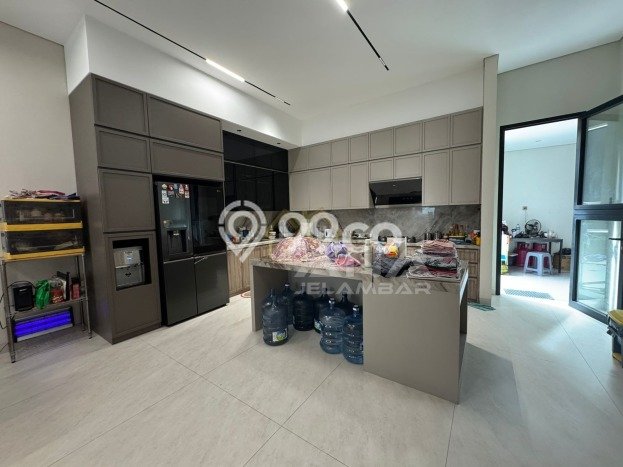 Hunian Mewah LB 240m2 Siap Pakai Desain Elegan di Jelambar, Jakarta Barat Hunian Mewah LB 240m2 Siap Pakai Desain Elegan di Jelambar, Jakarta Barat