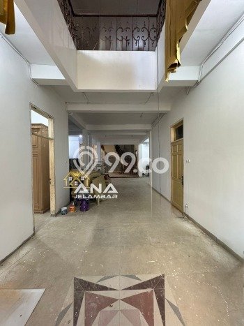 Rumah Mewah LB 365m2 Siap Huni Desain Elegan di Jelambar, Jakarta Barat Rumah Mewah LB 365m2 Siap Huni Desain Elegan di Jelambar, Jakarta Barat