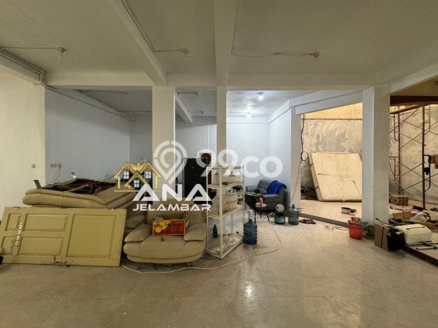 Rumah Mewah LB 365m2 Siap Huni Desain Elegan di Jelambar, Jakarta Barat Rumah Mewah LB 365m2 Siap Huni Desain Elegan di Jelambar, Jakarta Barat