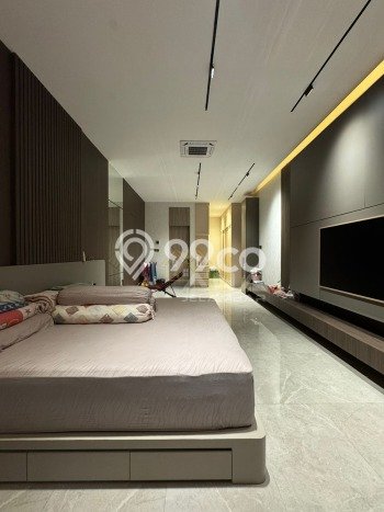 Hunian Mewah LB 240m2 Siap Pakai Desain Elegan di Jelambar, Jakarta Barat Hunian Mewah LB 240m2 Siap Pakai Desain Elegan di Jelambar, Jakarta Barat