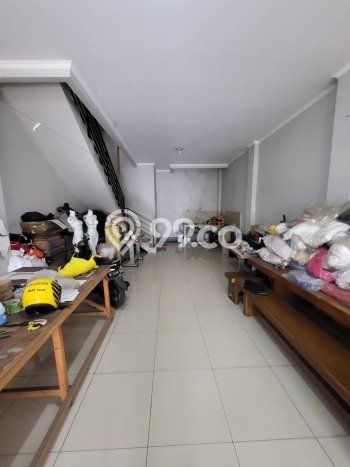 Ready to Use! Luxury House LT 100m2 Desain Elegan di Jelambar Ready to Use! Luxury House LT 100m2 Desain Elegan di Jelambar