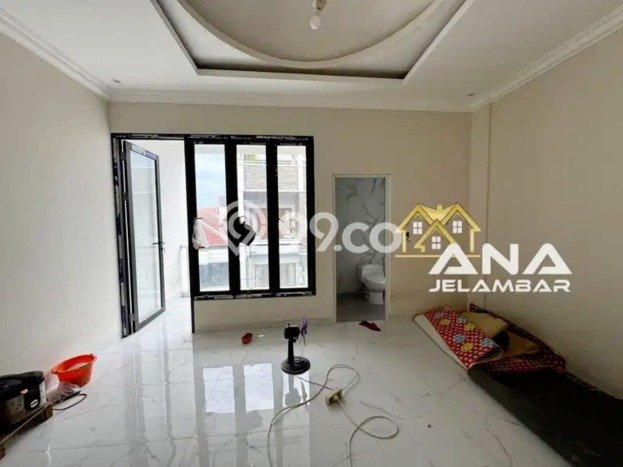 Hunian Mewah LB 175m2 Siap Pakai Desain Elegan di Jelambar, Jakarta Barat Hunian Mewah LB 175m2 Siap Pakai Desain Elegan di Jelambar, Jakarta Barat
