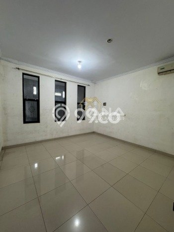 Ready to Use! Luxury House LT 180m2 Desain Modern di Jelambar Ready to Use! Luxury House LT 180m2 Desain Modern di Jelambar