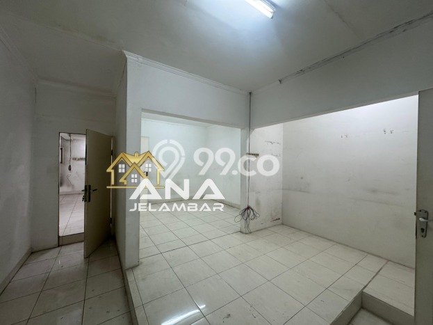 Disewakan! Rumah 3 Kamar Tidur &
3 Kamar Mandi di Jelambar, Jakarta Barat Disewakan! Rumah 3 Kamar Tidur &
3 Kamar Mandi di Jelambar, Jakarta Barat