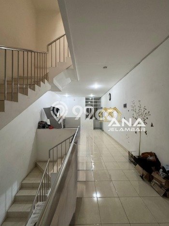 Ruko untuk Disewa di Pusat Jakarta Barat Luas Bangunan 263m2 Ruko untuk Disewa di Pusat Jakarta Barat Luas Bangunan 263m2