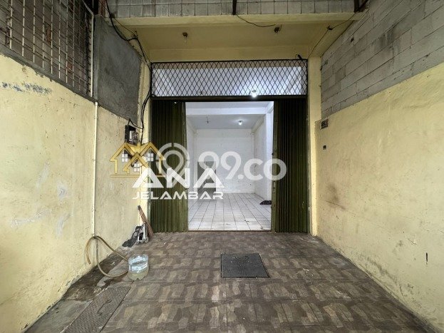 Ruko untuk Disewa di Pusat Jakarta Barat Luas Bangunan 220m2 Ruko untuk Disewa di Pusat Jakarta Barat Luas Bangunan 220m2
