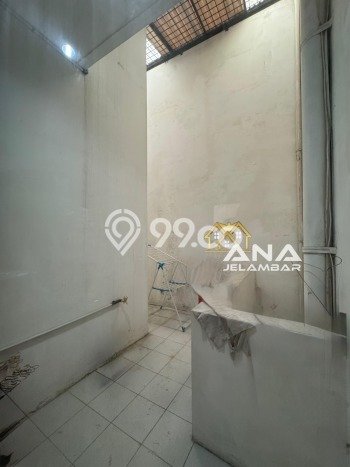 Ruko untuk Disewa di Pusat Jakarta Barat Luas Bangunan 263m2 Ruko untuk Disewa di Pusat Jakarta Barat Luas Bangunan 263m2