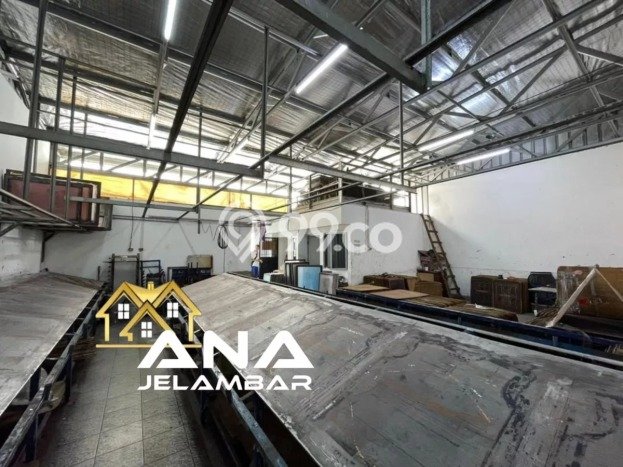 Unit Gudang Dijual di Jakarta Barat LT 164m2 & LB 360m2 Unit Gudang Dijual di Jakarta Barat LT 164m2 & LB 360m2