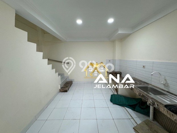 Disewakan Ruko di Kawasan Ramai Jelambar Luas 151m2 Disewakan Ruko di Kawasan Ramai Jelambar Luas 151m2